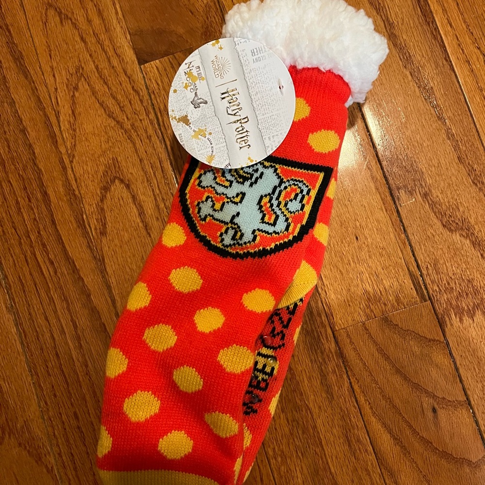 Harry Potter gryffindor wizarding world sherpa socks new NWT